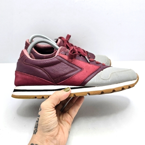 Brooks × Barney's NY | Chariot 'Reflective Pack' burgundy sneakers | MENS 8 - Picture 1 of 10